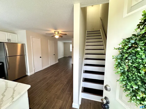 39 Horton Hill Rd, Naugatuck, CT