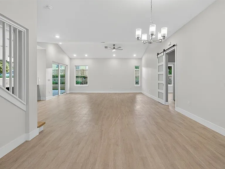 207 Athens St — Photo 13