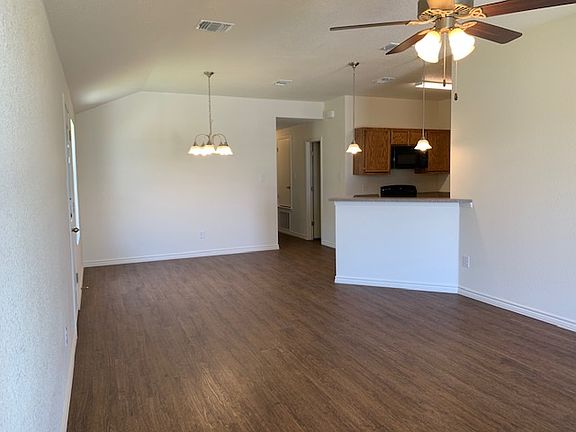 3rd image of 906 Lasso Dr #A