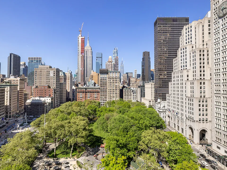 5 E 22nd St #19M