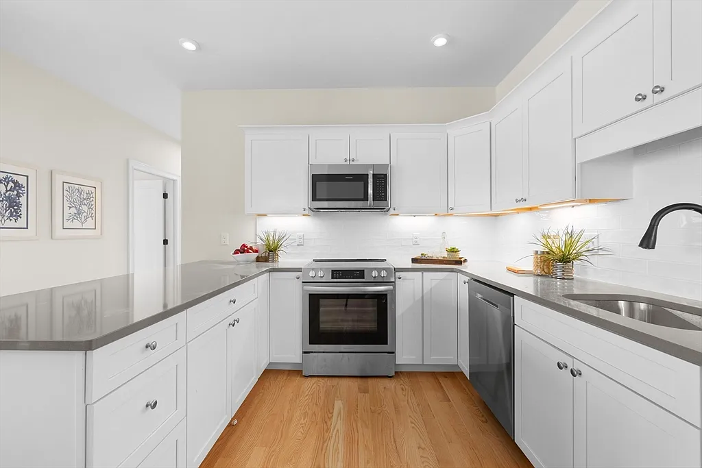 2 bed, 2.0 bath, 1141 sqft, $3,200 — Photo 3