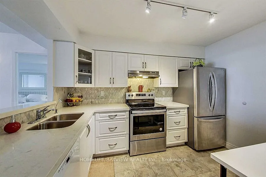 3 bed, $3,000 — Photo 2