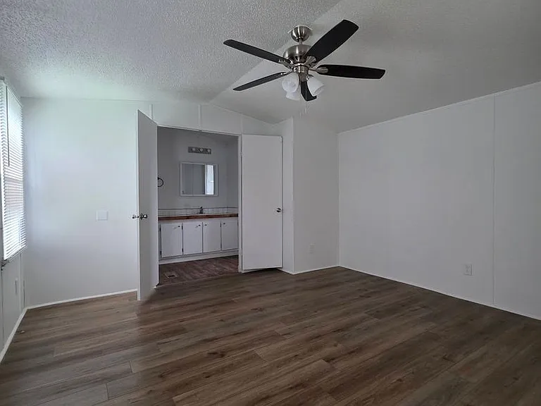 1018 Jacks Dr — Photo 8