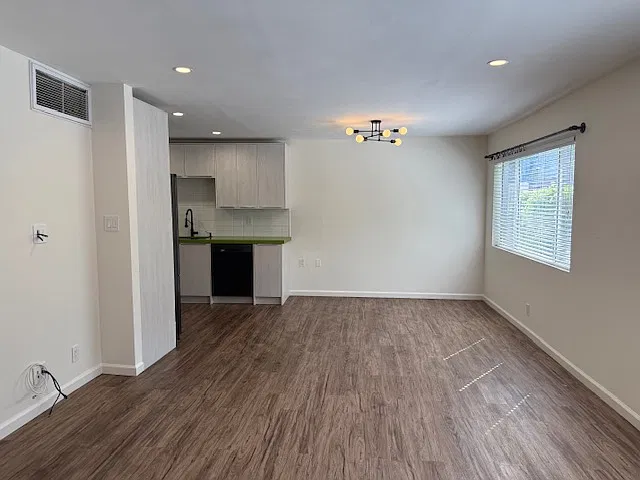 2 bed, 979 sqft, $2,600 — Photo 2