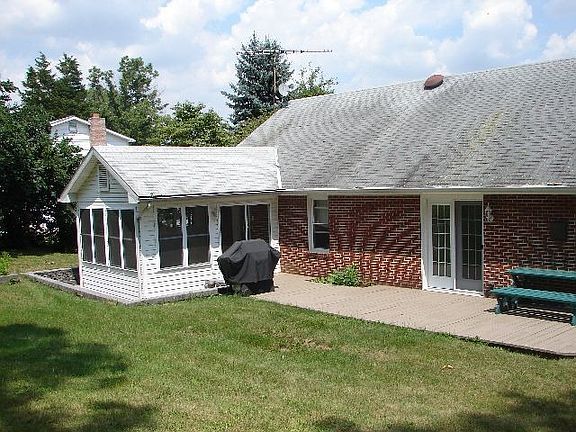 Back - shows 4 season sunroom