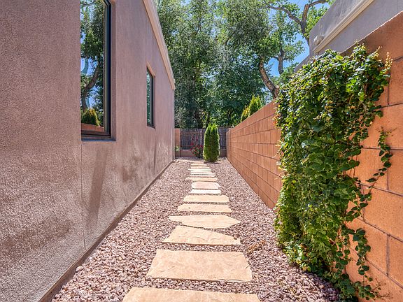 4th image of 2704 Puerta Del Bosque Ln NW