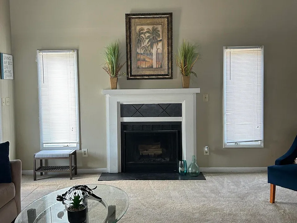 35 Foxcroft Ln
