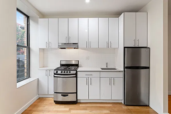 Rented by Safdie Realty Group | media 12