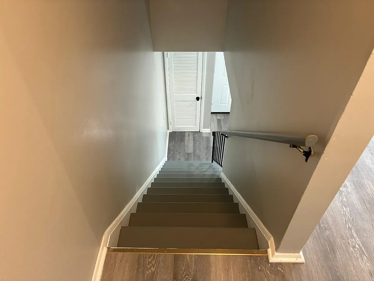Building Photo - 4344 Roberton Ave