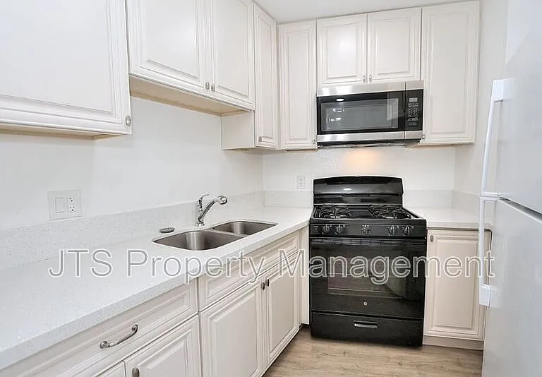 10524 Croetto Way #3 — Photo 32