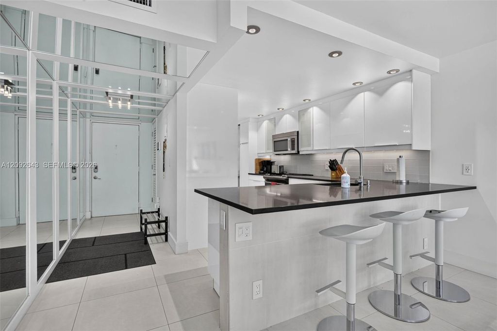 2326 S Cypress Bend Dr APT 221, Pompano Beach