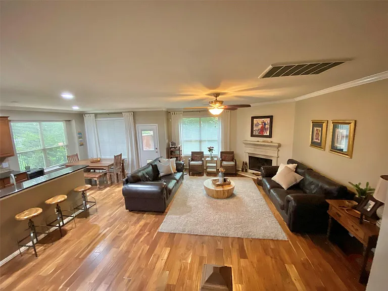 110 N Hawkhurst Cir — Photo 7