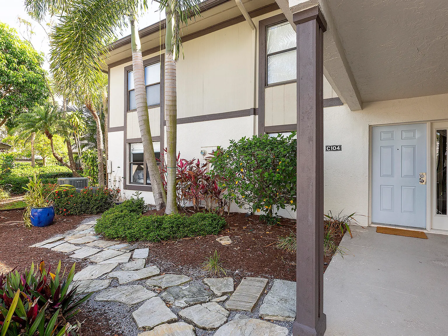 3 bed, 3.0 bath, 1776 sqft, $12,000 — Photo 3