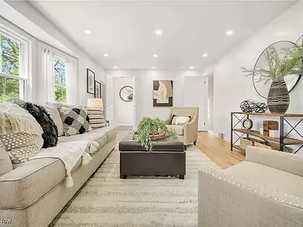 22875 Fairmount Blvd, Shaker Heights, OH 44118
