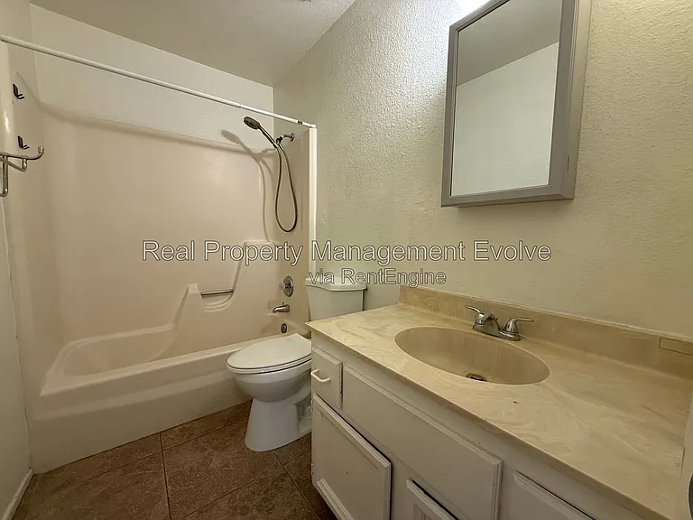 1905 N Center St #1 — Photo 11