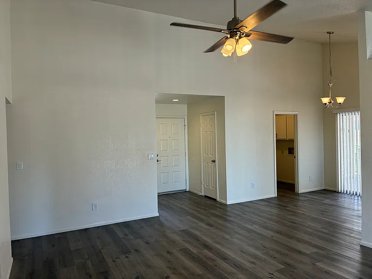 5637 W Yucca St — Photo 7