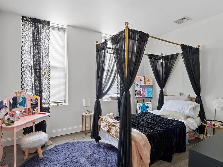 224 48th St #4H — Photo 7