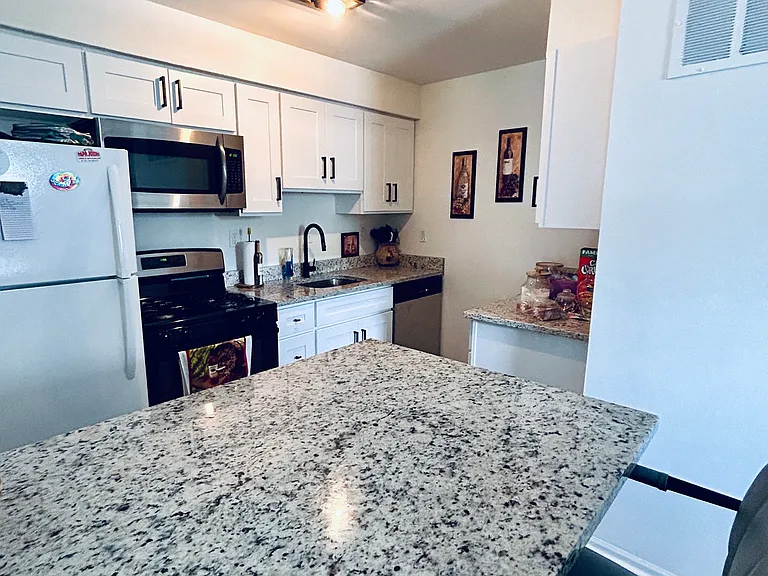 149 Meadowbrook Ln #B — Photo 4