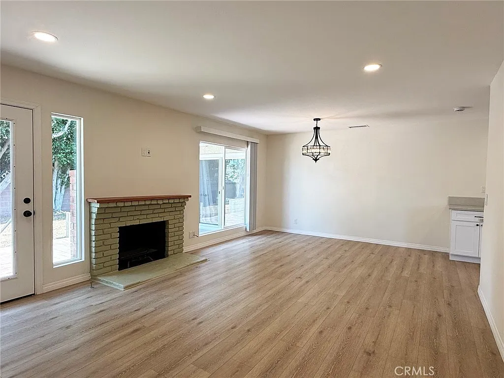 3 bed, 1133 sqft, $4,000 — Photo 4