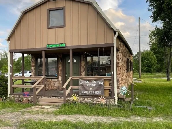 105 E Cedar Creek Pkwy, Seven Points, TX 75143