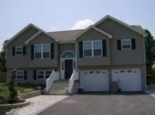 459 Dickenson Dr, Inwood, WV 25428
