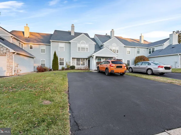 387 Independence Dr, Holland, PA 18966