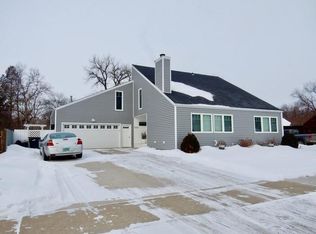 1530 S Reno Dr, Bismarck, ND 58504