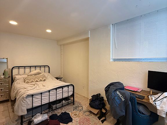5th image of 33 Marine Rd APT 1L