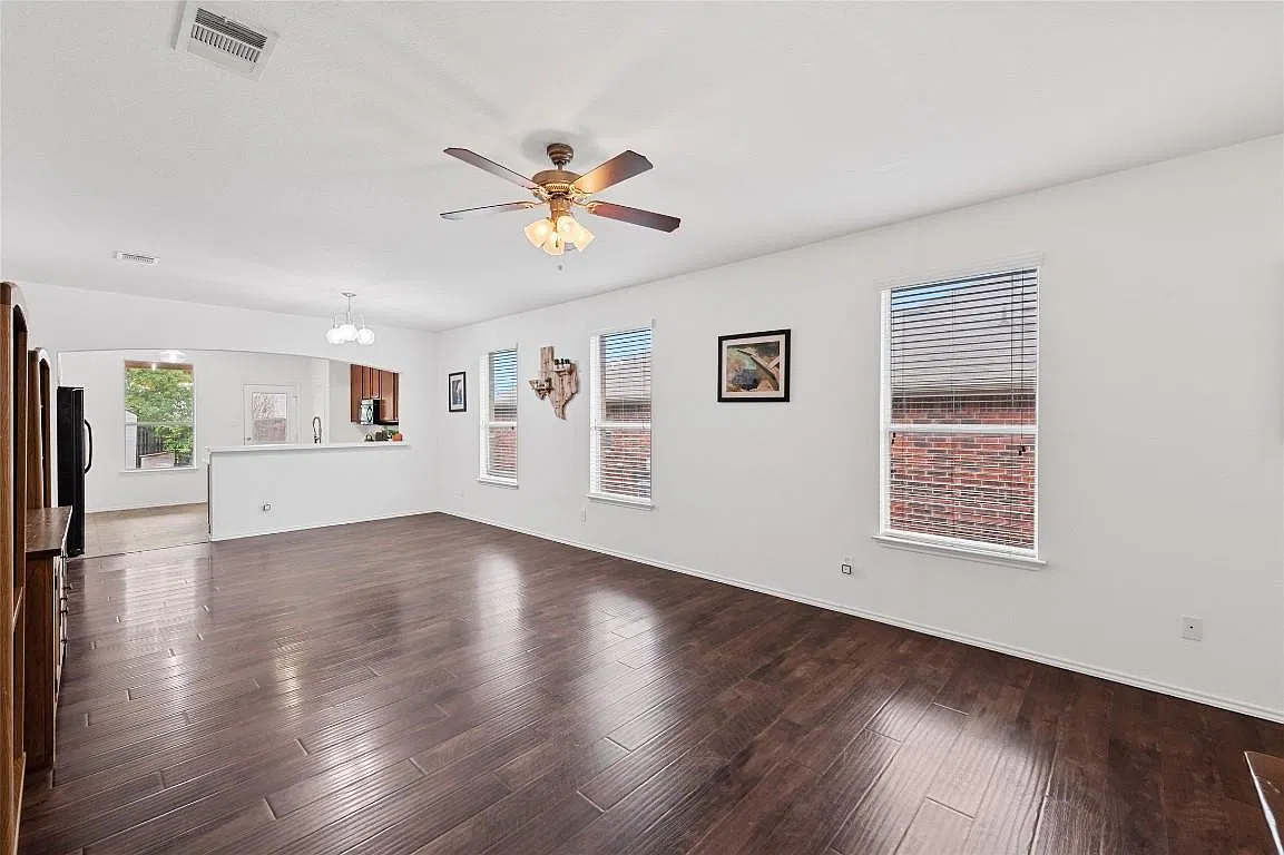 3 bed, 1513 sqft, $2,400 — Photo 3