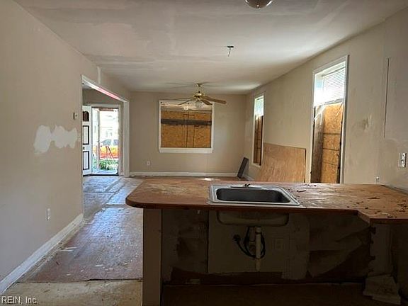 4th image of 127 Filbert St