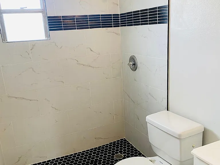 3207 Clifford Sample Dr — Photo 4