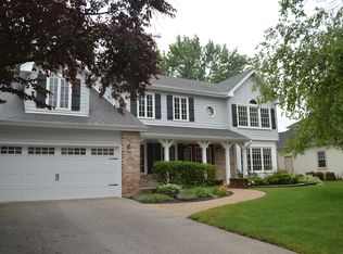 2445 Remington Dr, Naperville, IL 60565