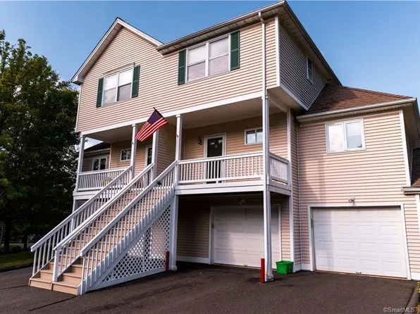 3 Trout Brook Circle #3, Newtown, CT 06470
