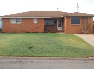 1132 Blackstone Ave, Clinton, OK 73601
