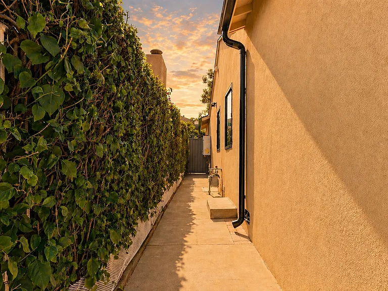 4819 Genesta Ave — Photo 23