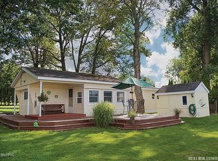 274 Lakeside Dr, Delton, MI 49046