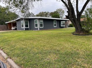 1819 Justice Dr, Port Lavaca, TX 77979