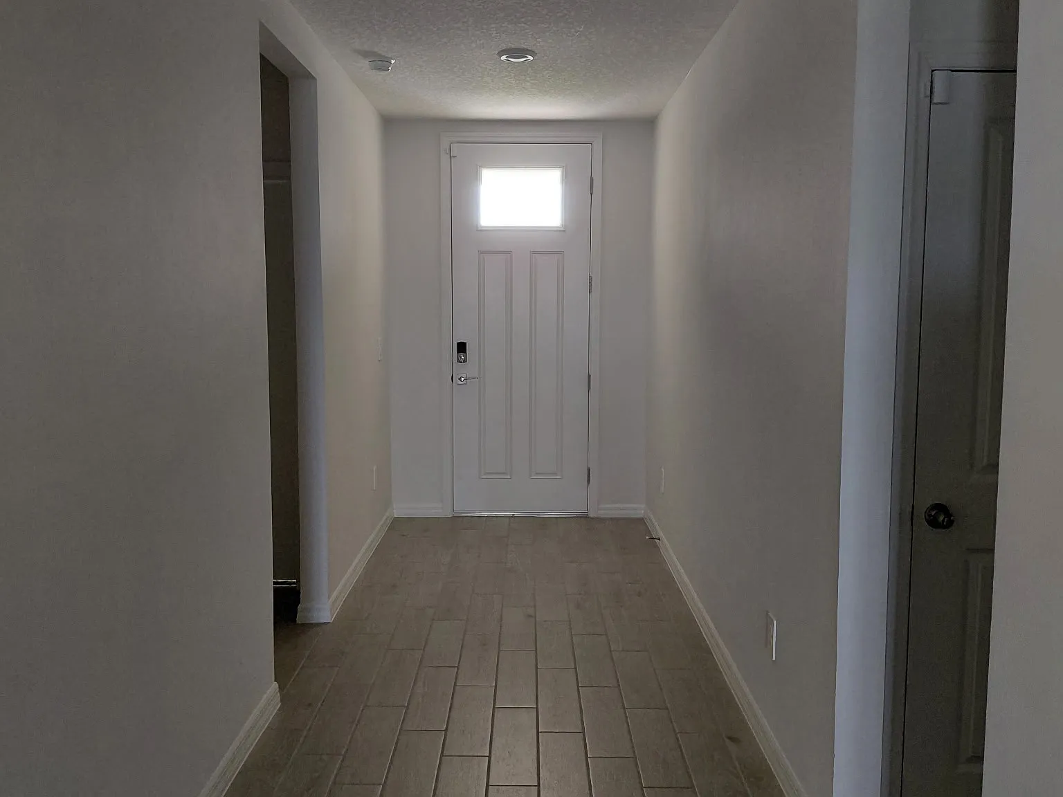4 bed, 1988 sqft, $800 — Photo 2