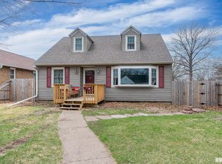 2358 Dunham St, Clinton, IA 52732