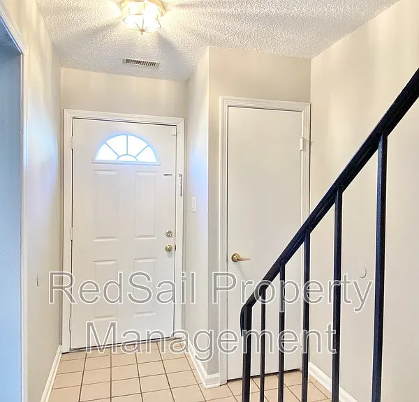 1114 Clear Springs Rd — Photo 4