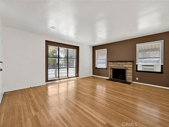 4th image of 12759 Oxnard St