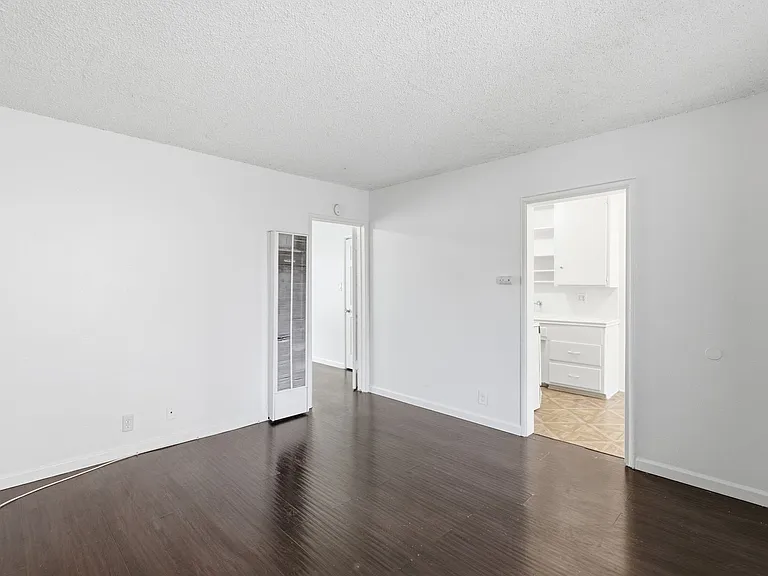 1425 Cedar Ave — Photo 4