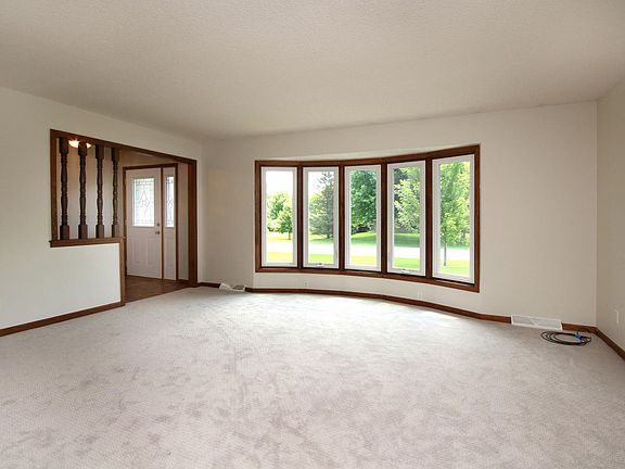 4th image of 107 Meadowlark Dr