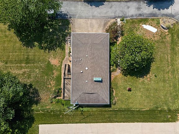 4th image of 660 Peachtree Ln