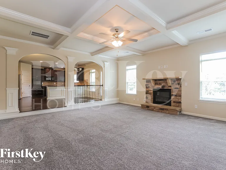 1328 Wild Rose Dr SE — Photo 3