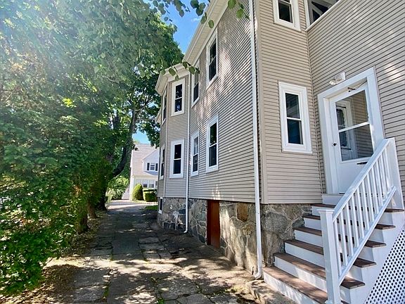 3rd image of 14 Welton Rd