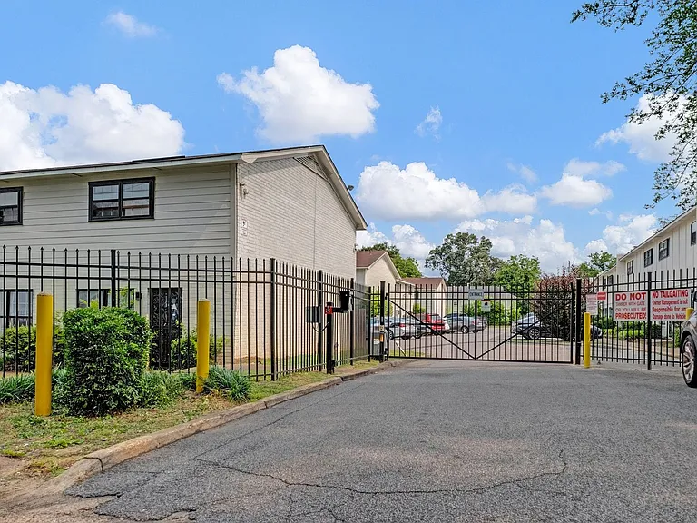 689 Miles Dr — Photo 14