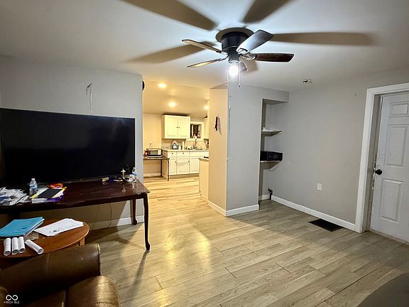 4th image of 2225 Howard St