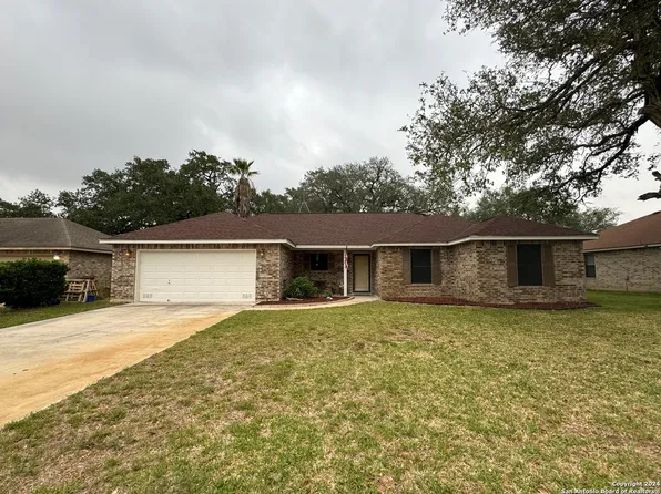 320 BUNKER HILL, Pleasanton, TX 78064