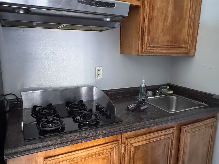 1341 E 4th St #1 — Photo 7